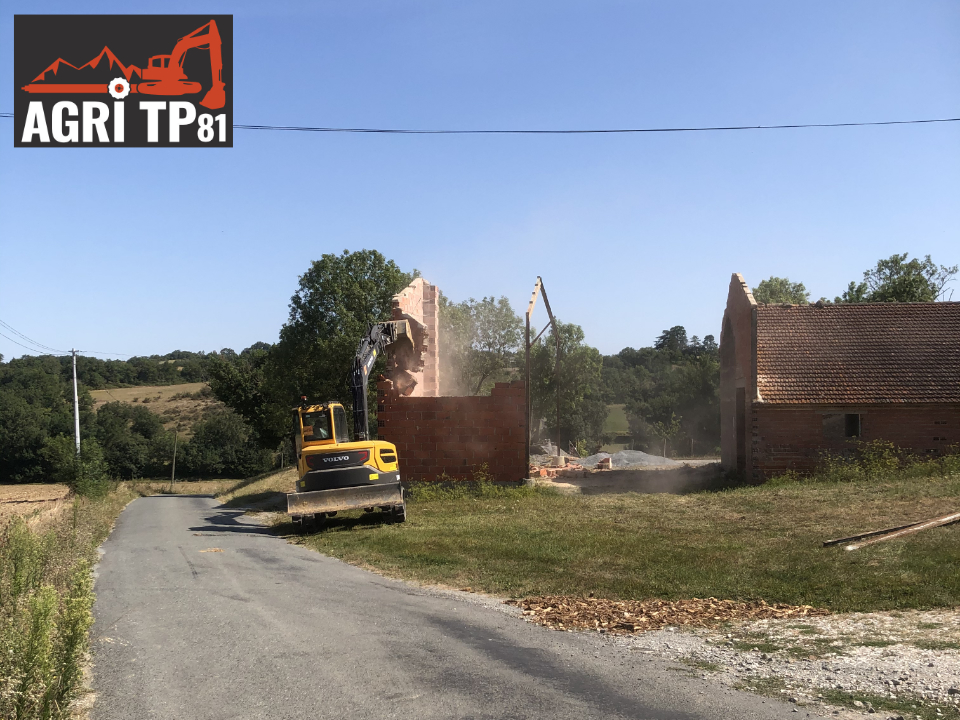 Démolition de bâtiments agricoles dans le Tran (81) l AgriTP81.fr