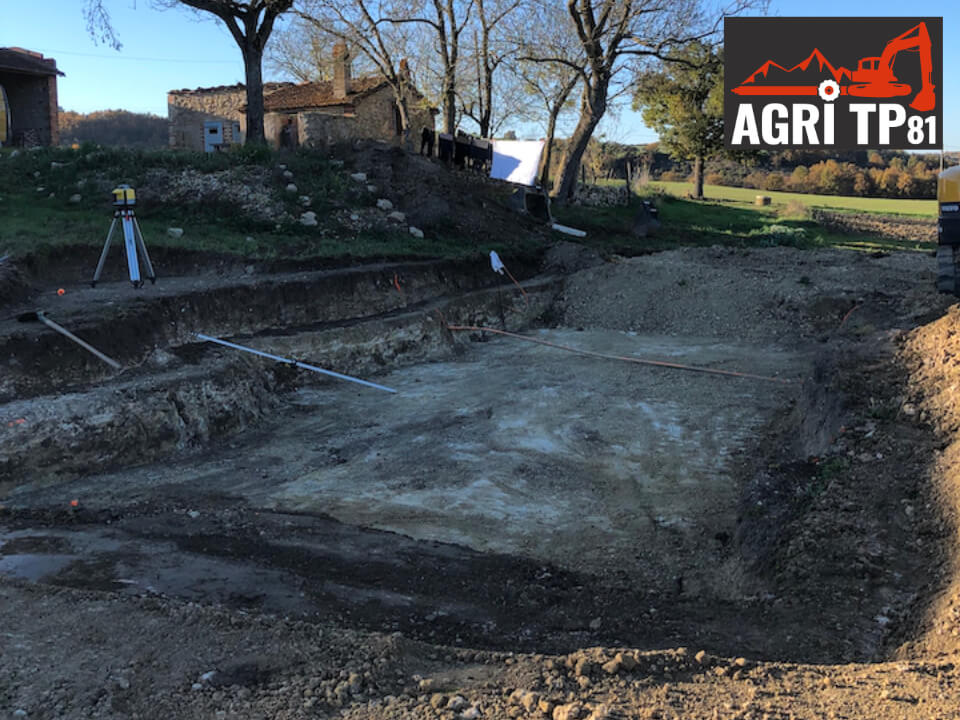 Décapage d'un terrain pour les fondations d'une maison dans le Tarn (81) | AgriTP81.fr